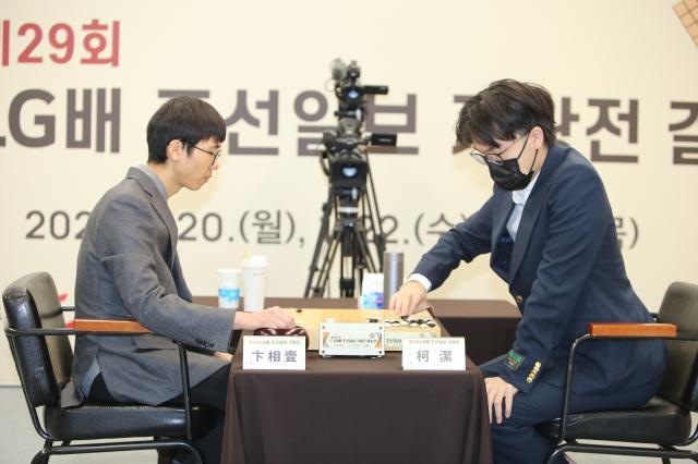 体育赛事-LG杯决赛柯洁先声夺人，距九冠王仅一步之遥